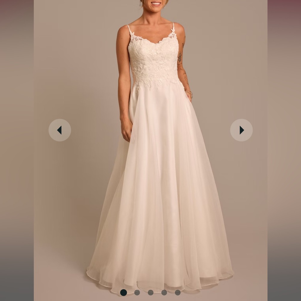 Organza A-Line Wedding Dress with Lace Appliques David’s Bridal Size 14